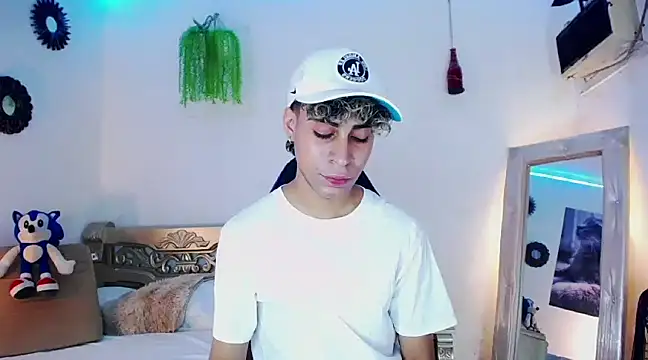 huge armound online show from February 1, 2025, 4:43 pm