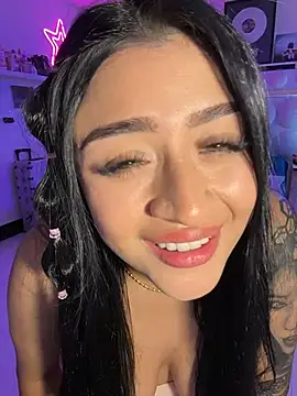 lucianaroy online show from May 19, 2026, 11:34 pm