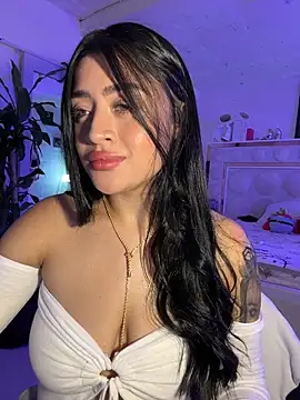 lucianaroy online show from April 5, 2026, 1:56 am