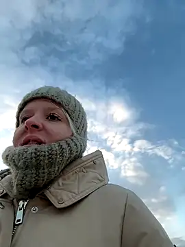 LikaCat online show from November 16, 2025, 2:27 am