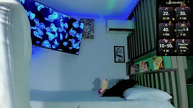 Ashlycuute online show from March 16, 2025, 8:43 am