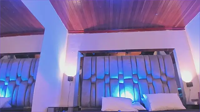 NikkySmiith online show from September 10, 2025, 11:31 am