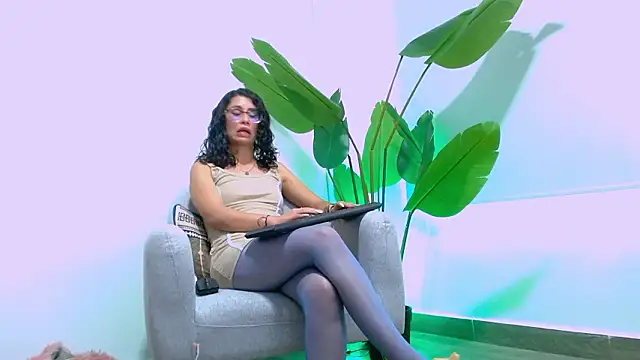 Snapshot of Sara_ow chatting on February 24, 2026, 8:42 pm Sara ow online show from February 24, 2026, 8:42 pm