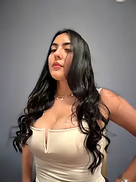MarianaBenz online show from May 17, 2026, 5:46 pm