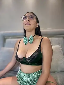 MarianaBenz online show from March 17, 2025, 9:35 pm