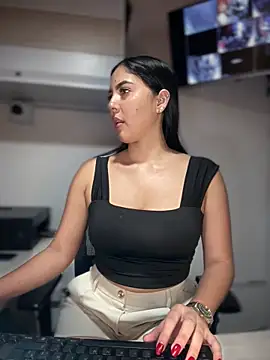 MarianaBenz online show from April 11, 2026, 11:52 pm