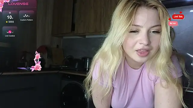 shy blondiee online show from April 4, 2026, 9:10 pm