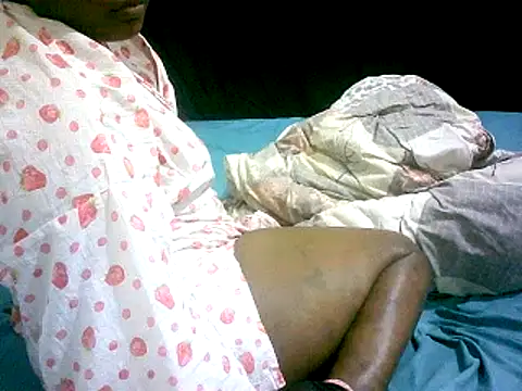 Snapshot of honeypotsweet chatting on May 21, 2026, 8:39 pm honeypotsweet online show from May 21, 2026, 8:39 pm