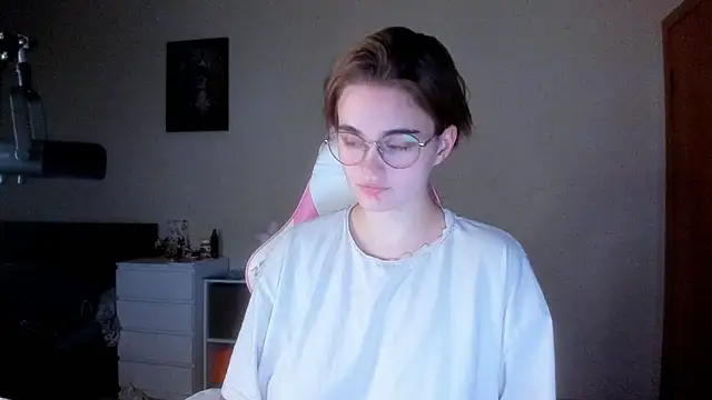 Snapshot of AnnaRoading chatting on January 15, 2025, 4:00 pm AnnaRoading online show from January 15, 2025, 4:00 pm