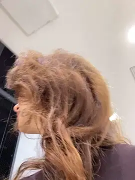 QuitieLia online show from November 4, 2025, 2:21 pm