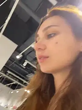 QuitieLia online show from December 5, 2025, 12:37 pm