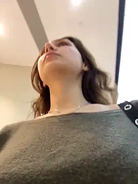 QuitieLia online show from February 16, 2026, 1:21 pm