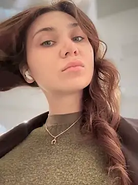 QuitieLia online show from September 29, 2025, 8:10 am