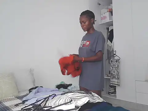 petiteebony 81 online show from October 24, 2025, 5:06 am