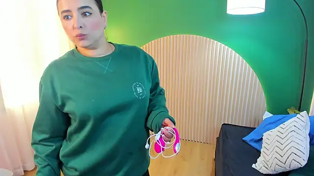 taylor bennet online show from September 24, 2025, 12:11 pm