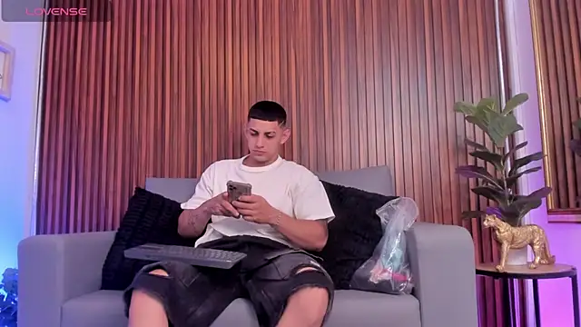 Alex cute77 online show from February 15, 2026, 12:26 pm