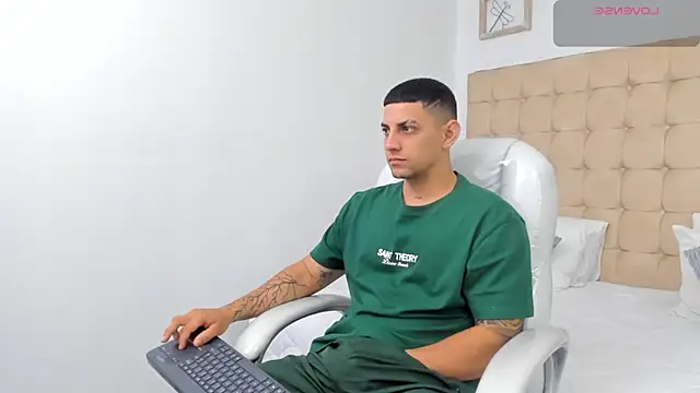 Alex cute77 online show from January 8, 2026, 12:55 pm