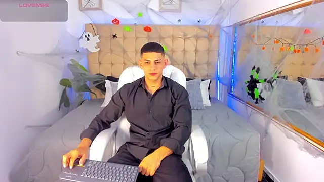 Alex cute77 online show from October 25, 2025, 11:09 am