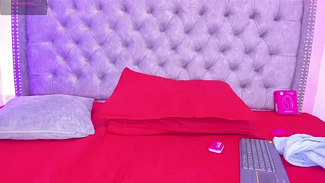 Sofia Girl  online show from October 8, 2025, 9:33 am