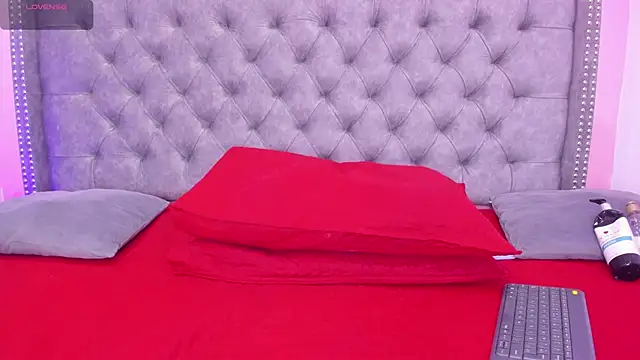 Sofia Girl  online show from November 17, 2025, 7:01 am