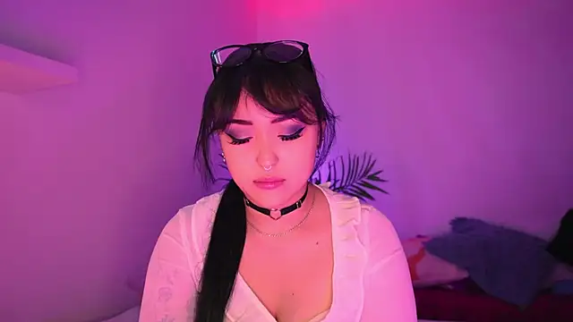 Gloomydoll online show from April 16, 2026, 9:39 pm