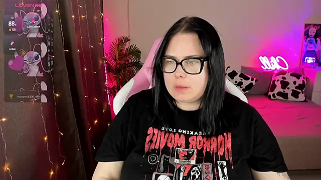 Akemi BBW online show from November 18, 2025, 6:22 pm