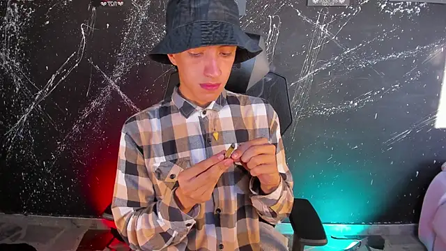 DereckCooperr online show from October 17, 2025, 9:49 pm