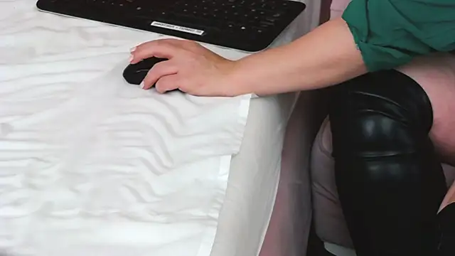 JudithCombs online show from February 26, 2025, 9:55 am