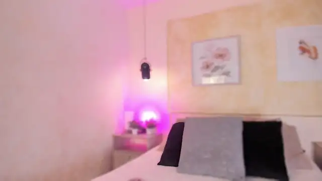 Snapshot of mia_crawford chatting on May 7, 2026, 11:57 am mia crawford online show from May 7, 2026, 11:57 am