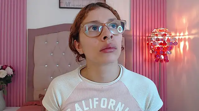 Snapshot of Katy_Van chatting on February 6, 2026, 8:49 pm Katy Van online show from February 6, 2026, 8:49 pm