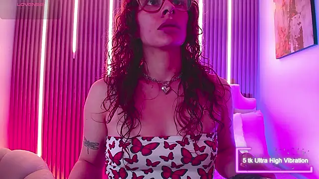 Snapshot of Katy_Van chatting on February 26, 2026, 8:31 pm Katy Van online show from February 26, 2026, 8:31 pm