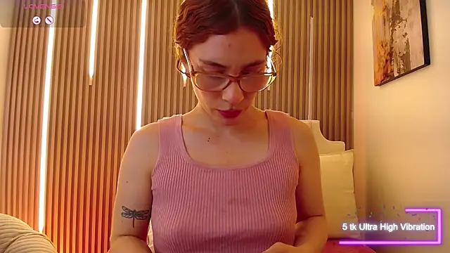 Snapshot of Katy_Van chatting on March 3, 2026, 8:38 pm Katy Van online show from March 3, 2026, 8:38 pm