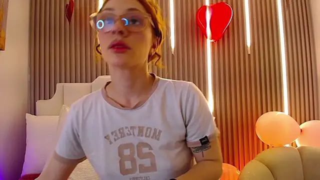 Snapshot of Katy_Van chatting on February 13, 2026, 9:04 pm Katy Van online show from February 13, 2026, 9:04 pm