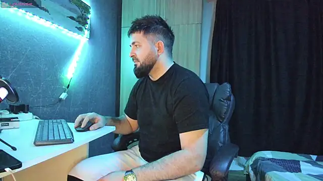 Eduu2322 online show from February 18, 2025, 10:58 pm