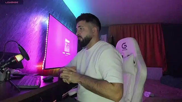 Eduu2322 online show from December 17, 2025, 10:37 pm