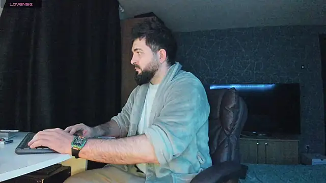 Eduu2322 online show from January 8, 2025, 11:19 pm