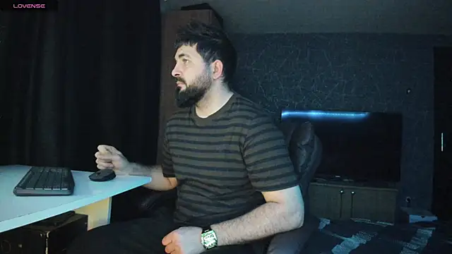 Eduu2322 online show from January 3, 2025, 9:15 pm