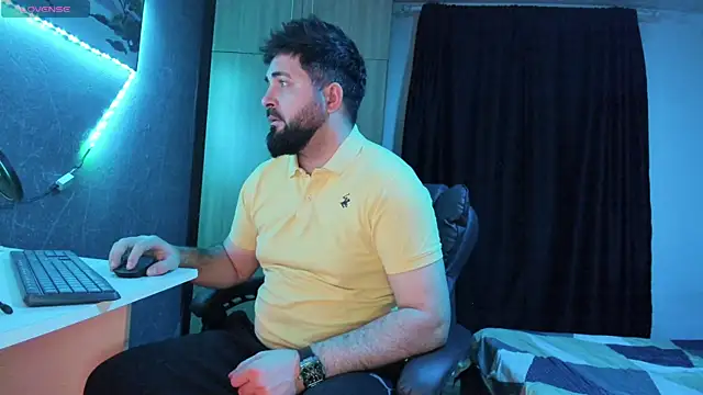 Eduu2322 online show from February 5, 2025, 10:11 pm