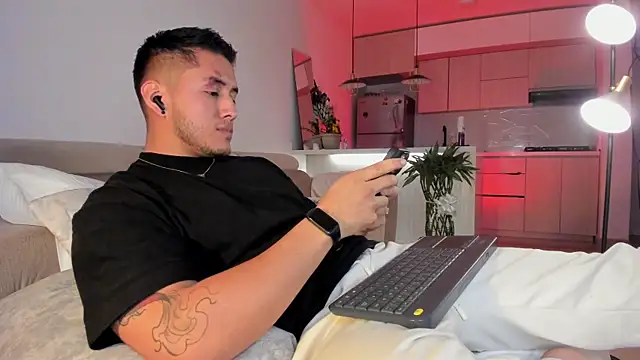 Chriskyle  online show from March 3, 2025, 4:00 am