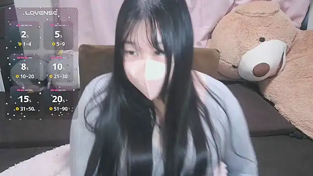 yuinyan3150 online show from February 15, 2026, 7:02 pm