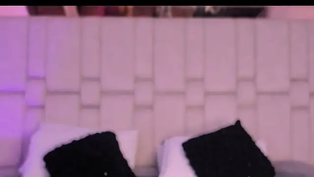 mary kisses online show from December 3, 2025, 9:25 pm