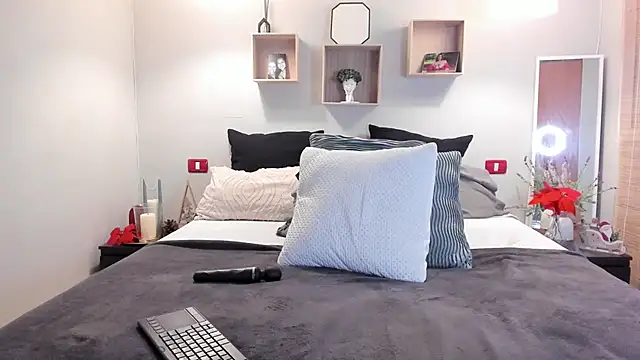 Luisa Sweet2 online show from December 21, 2024, 1:53 pm