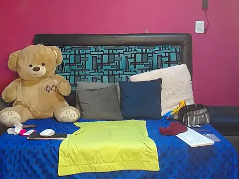 karolhot916 online show from September 18, 2025, 8:39 am