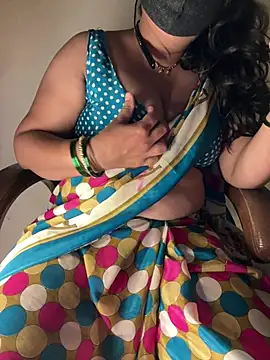 Snapshot of Love-priya chatting on July 2, 2026, 5:30 pm Love-priya online show from July 2, 2026, 5:30 pm