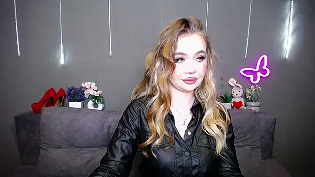 StacyYellig online show from April 15, 2026, 8:31 pm