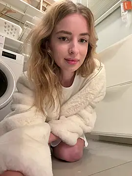 EvieEvans online show from February 12, 2025, 4:22 pm