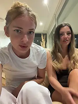 Snapshot of EvieEvans chatting on June 19, 2026, 9:09 pm EvieEvans online show from June 19, 2026, 9:09 pm