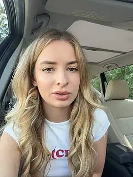 Snapshot of EvieEvans chatting on July 19, 2026, 2:47 pm EvieEvans online show from July 19, 2026, 2:47 pm