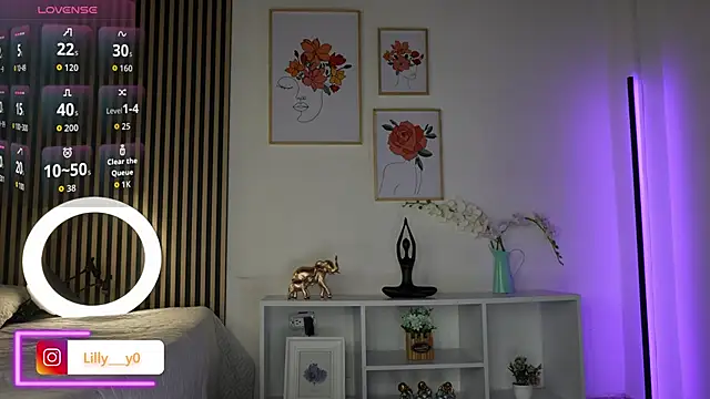 LillyDolls23 online show from October 31, 2025, 12:35 pm