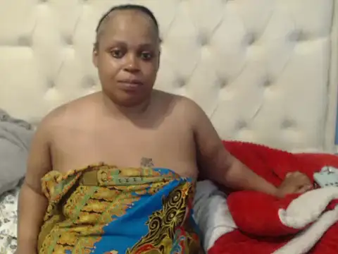 THESHORTQUEEN online show from November 17, 2025, 7:51 pm